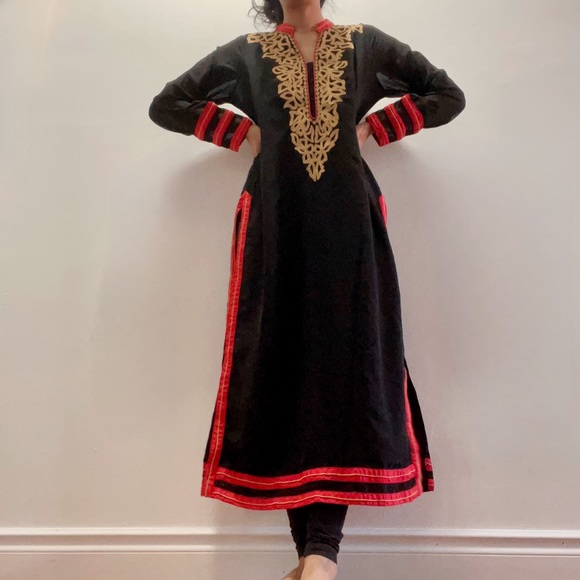 Black tunic top with gold threaded detailing - Picture 1 of 7